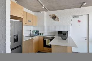 Modern 2-Bed Bantry Bay | 100m to Beach & Ocean Bliss Hotel in Sea Point