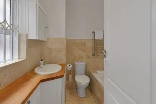 Charming 2-Bed Sea Point Retreat | Mountain Views Hotel in Sea Point