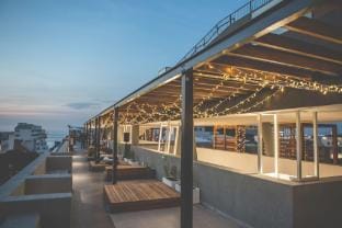 Modern Sea Point Apartment | Rooftop Pool Hotel in Sea Point