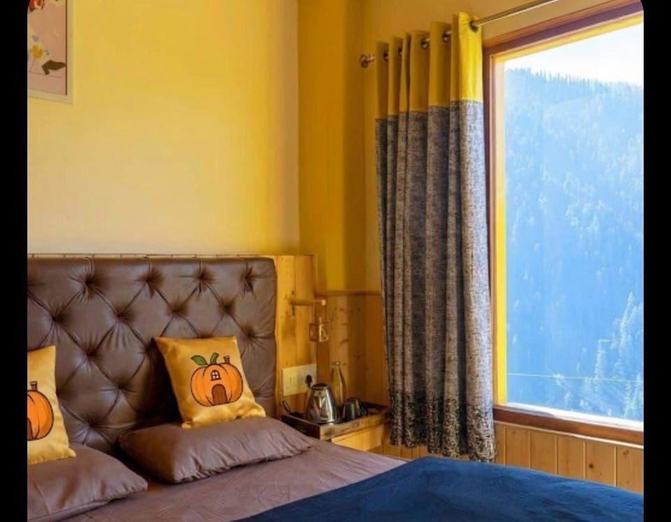 Pumpkin Hostel Shoja Hotel in Himachal Pradesh