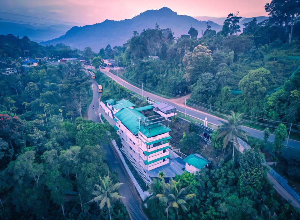 Purna Rivera Hotel in Kerala