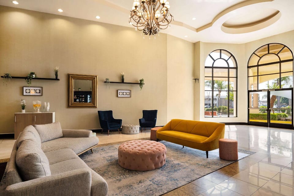 Hotel Marguerite Anaheim/Garden Grove, Trademark Collection Hotel in Santa Ana