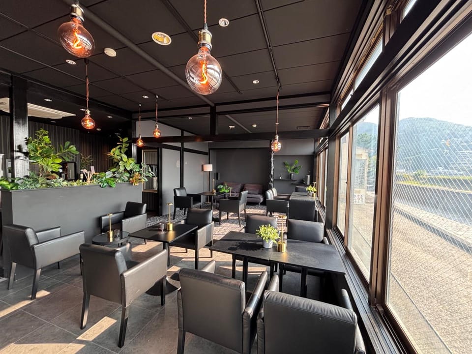 Shared lounge/TV area