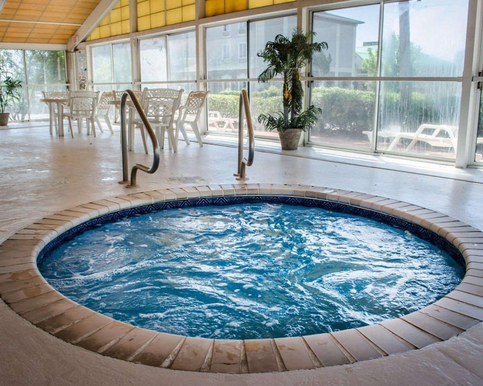 Quality Inn & Suites at Airport Blvd I-65 Hotel in Mobile