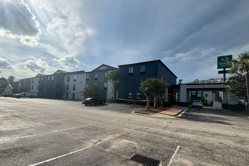 Quality Inn & Suites at Airport Blvd I-65 Hotel in Mobile