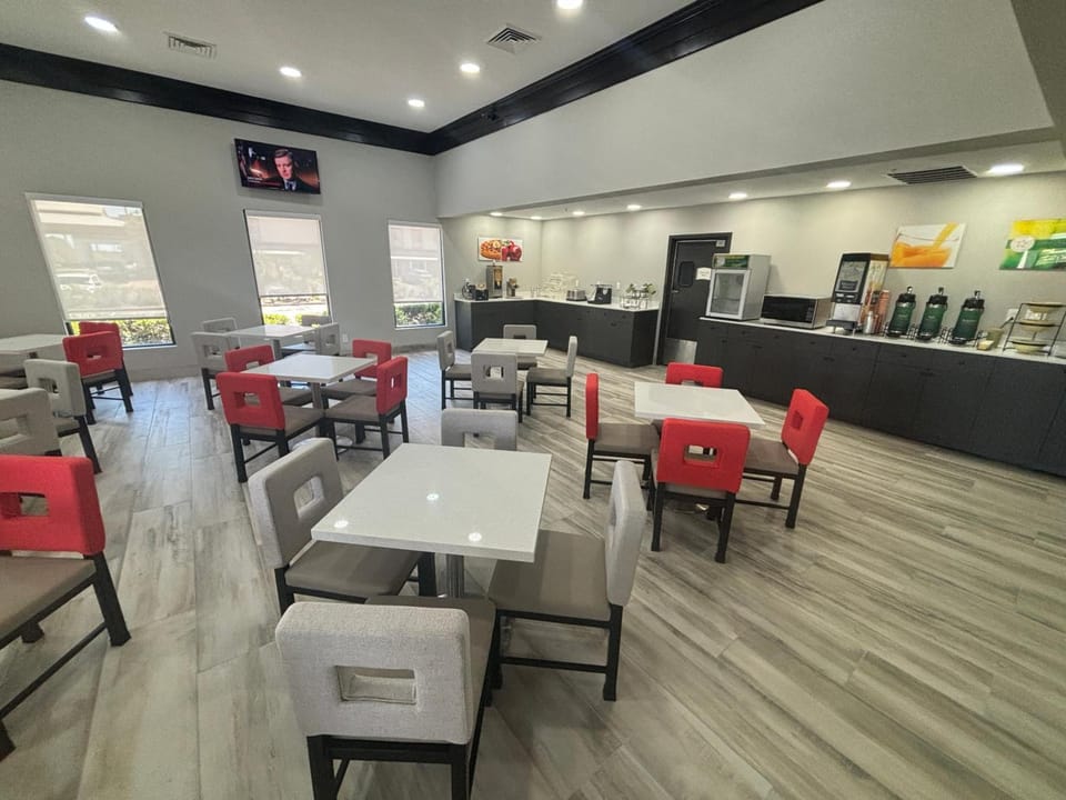 Quality Inn & Suites at Airport Blvd I-65 Hotel in Mobile