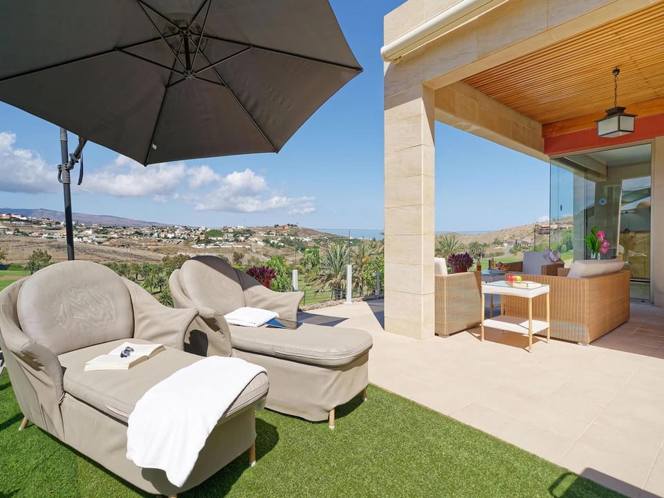 Belvilla by OYO Piedra Amarilla 8 pax Resort in Comarca Sur