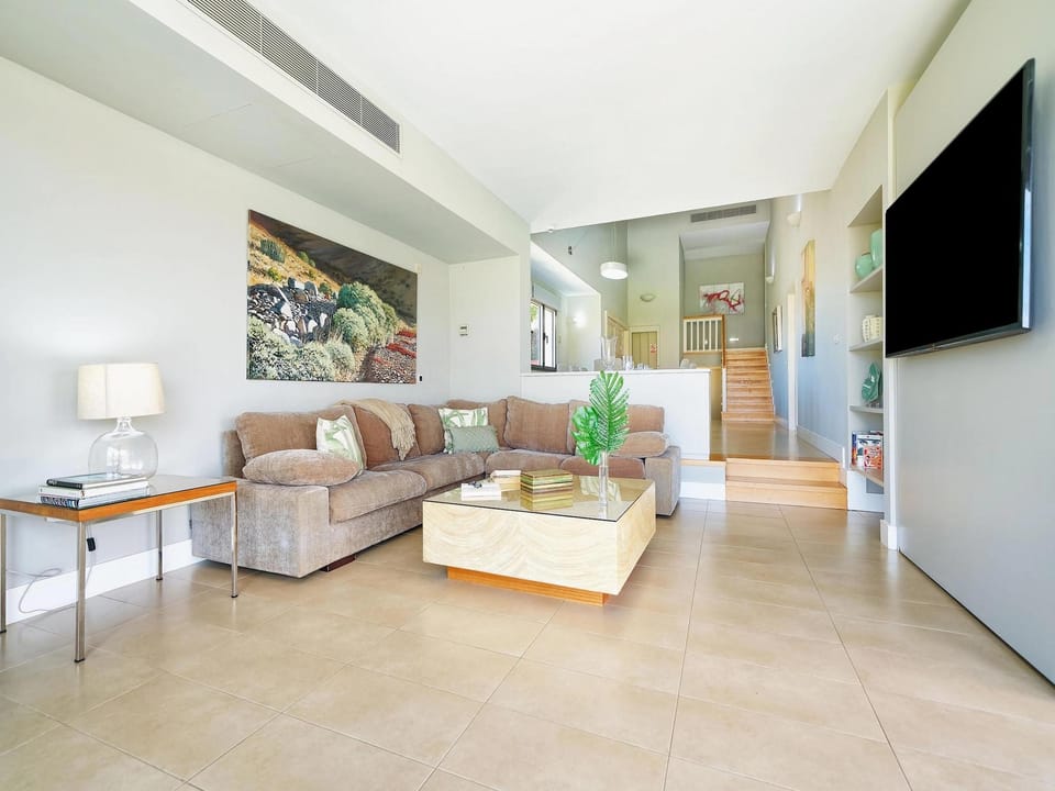 Belvilla by OYO Piedra Amarilla 8 pax Resort in Comarca Sur
