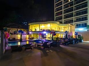 Poolside bar
