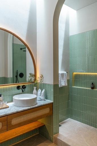 Casa 24A : Elegant 2BR Pool Villa, 5 Mins to Pererenan Beach Resort in North Kuta