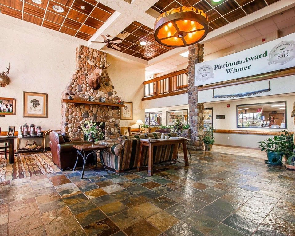 Comfort Inn & Suites Branson Meadows Hotel in Branson