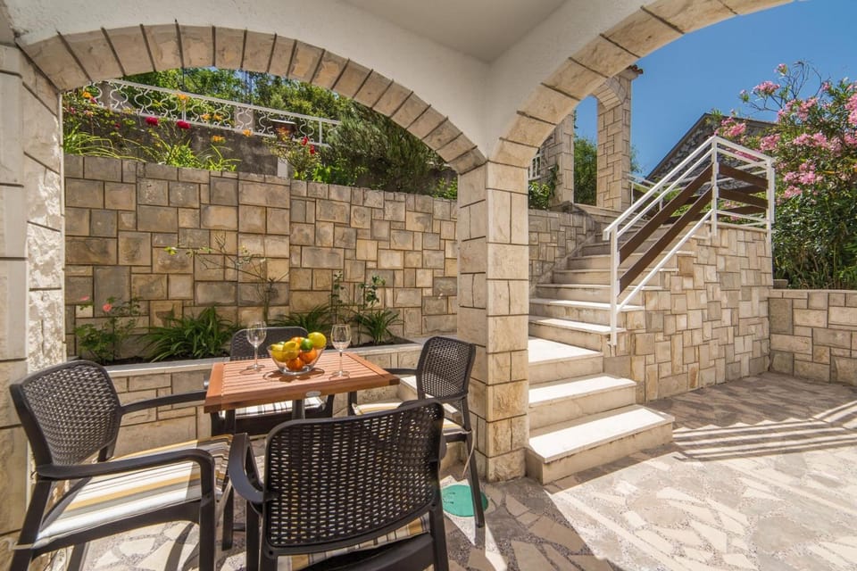 Apartments Ema Hotel in Dubrovnik-Neretva County