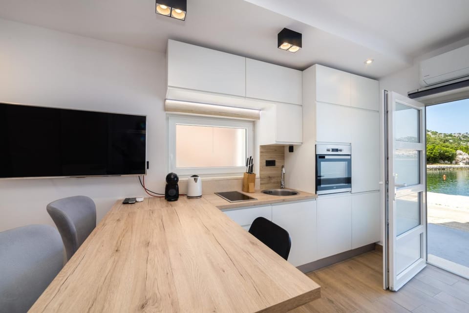 Apartments Ema Hotel in Dubrovnik-Neretva County