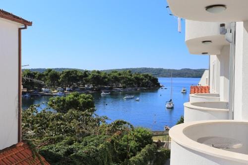 Apartments and rooms by the sea Trogir - 16536 Hotel in Okrug Gornji