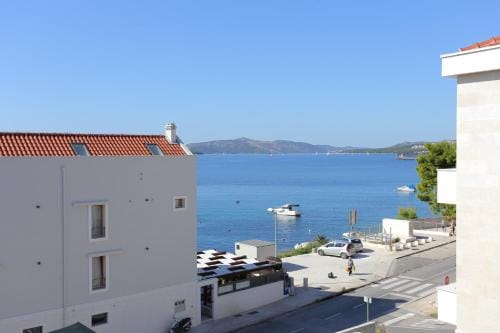 Apartments and rooms by the sea Trogir - 16536 Hotel in Okrug Gornji