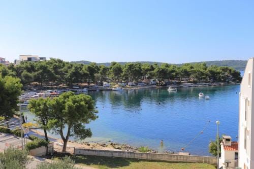 Apartments and rooms by the sea Trogir - 16536 Hotel in Okrug Gornji