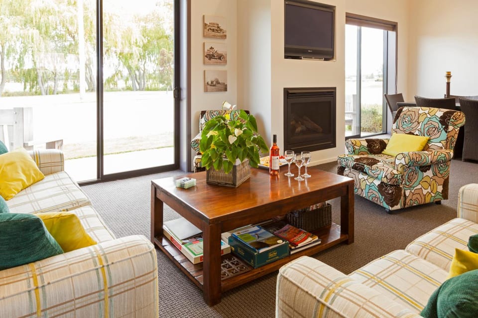 Shared lounge/TV area