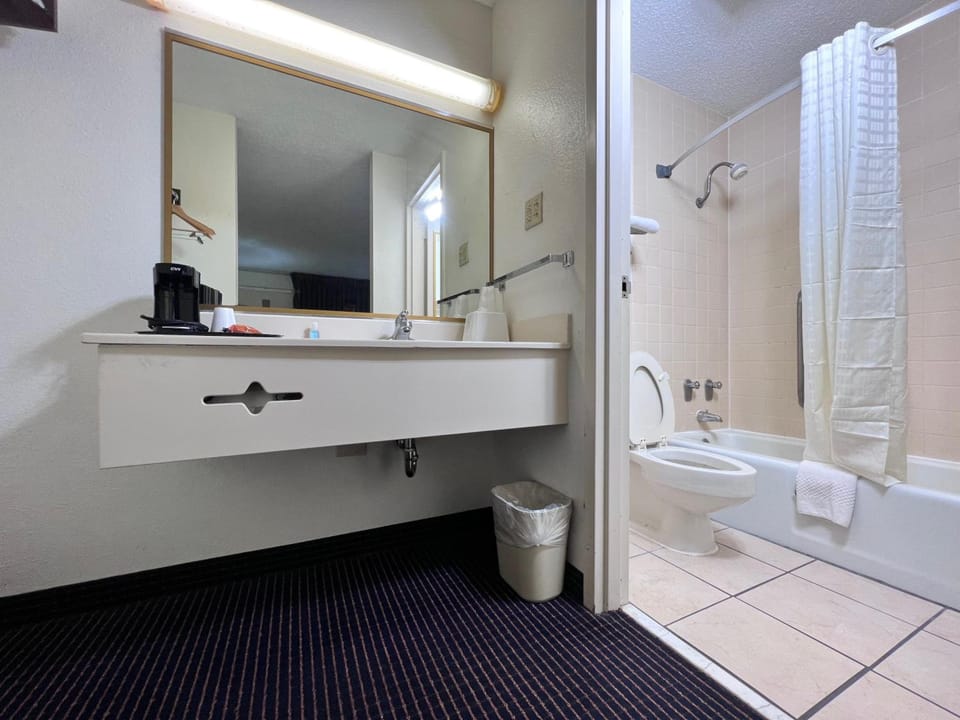 Heritage Inn & Suites by Capital O Baton Rouge I 10 Hotel in Baton Rouge