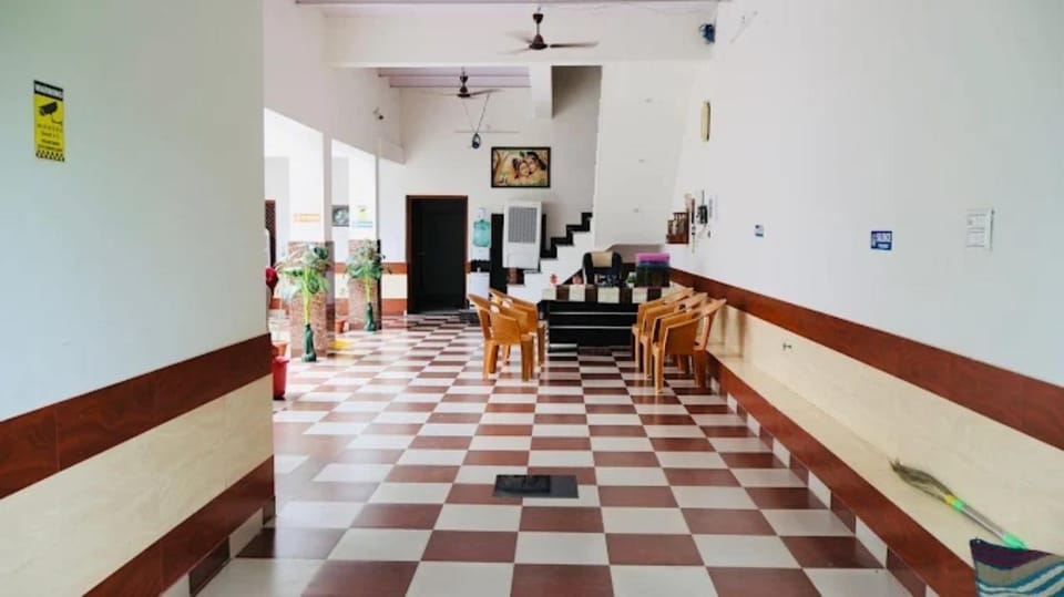 Mukhiya Ji Kripa Nikunj Ashram Barsana UP Hotel in Uttar Pradesh