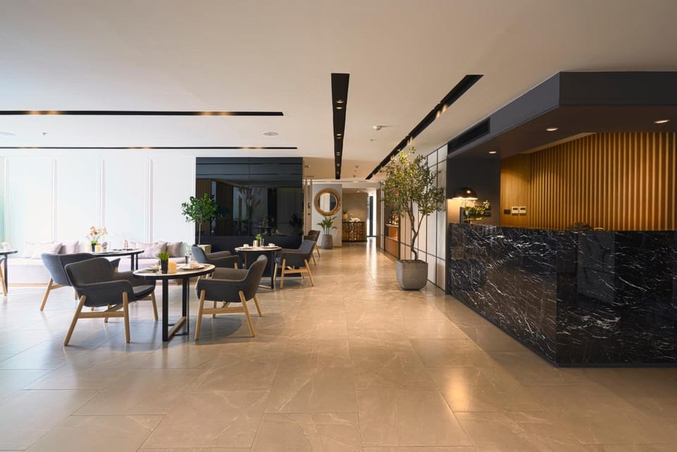 Shared lounge/TV area
