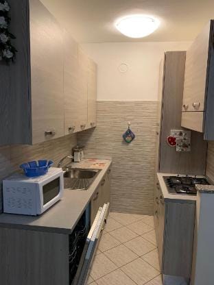 Renovated flat near the main avenue Hotel in Rosolina Mare
