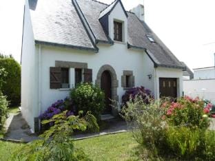Houses  Villas for 6 People Hotel in Brittany