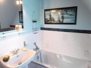 Houses  Villas for 6 People Hotel in Brittany