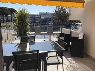 Rooms 6 People Hotel in Le Grau-du-Roi