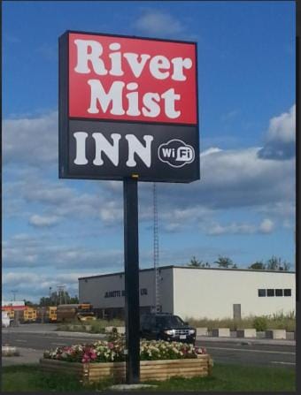 River Mist INN Motel in Ontario