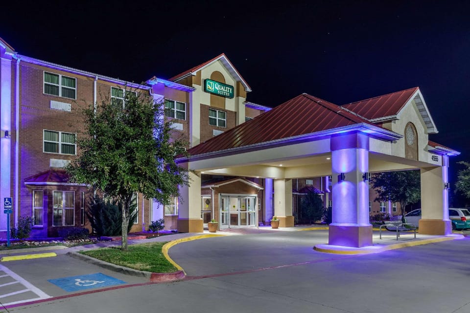 Quality Suites Addison-Dallas Hotel in Addison