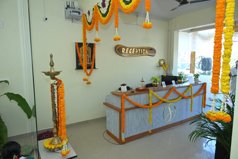 Swarna Deluxe Lodge Hotel in Karnataka