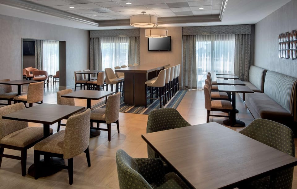 Hampton Inn Boston-Logan Airport Hotel in Winthrop