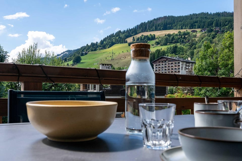1BDR/4P apartment with balcony and parking- Megève Hotel in Combloux