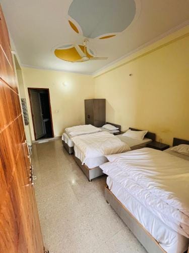 Vedic Hatha Vinyasa Yoga Ashram Hotel in Rishikesh