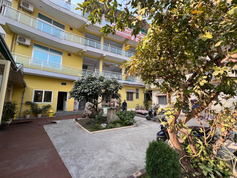 Vedic Hatha Vinyasa Yoga Ashram Hotel in Rishikesh