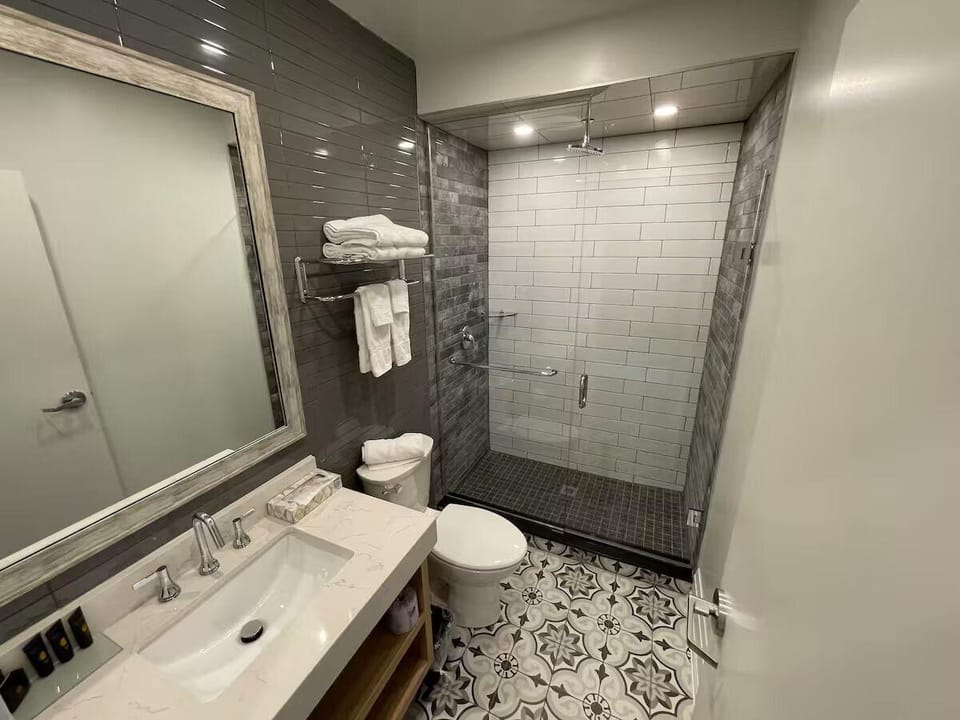 Coastal Suites Hotel in Lambton Shores
