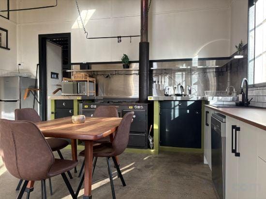 The Podium - Modern Cottage - Central Oatlands Hotel in Tasmania