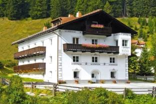 Apartment in Ischgl overlooking the mountains Hotel in Saint Anton am Arlberg