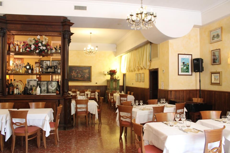 Hotel La Locanda Del Borgo Hotel in Rome