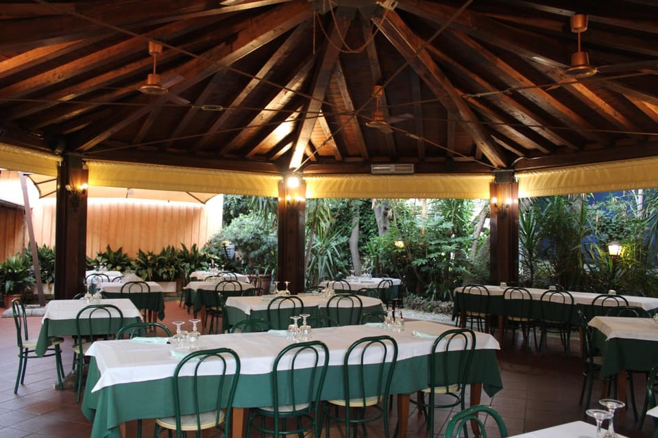 Hotel La Locanda Del Borgo Hotel in Rome