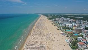 Bright studio with outdoor pool Hotel in Bibione