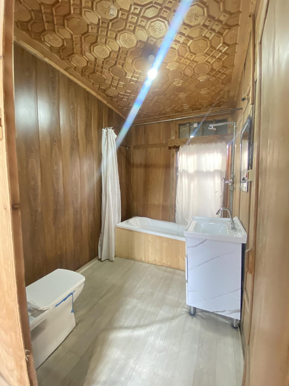 Houseboat new Heidi Hotel in India