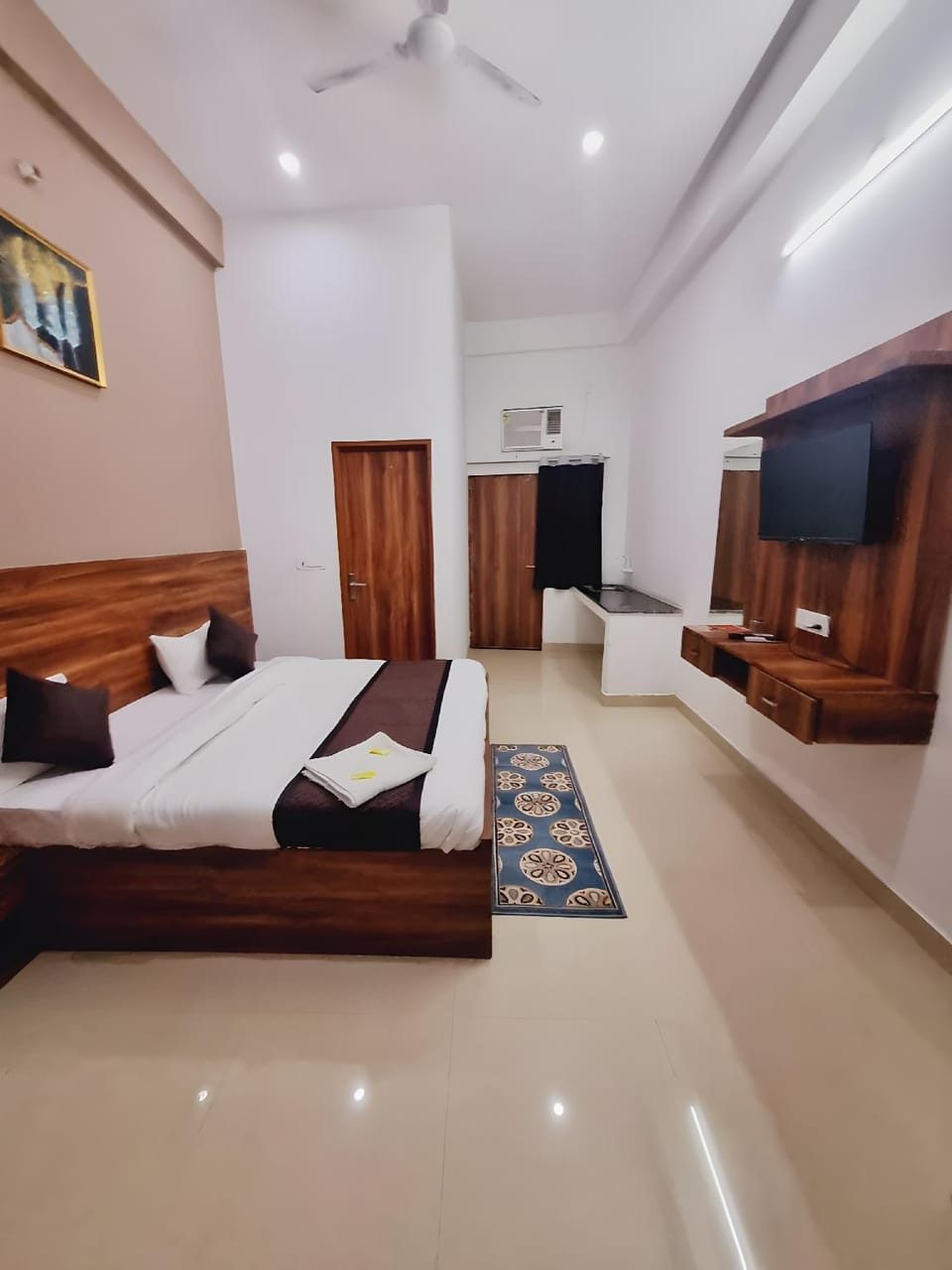 Shri Krishna Dham Hotel in Uttar Pradesh