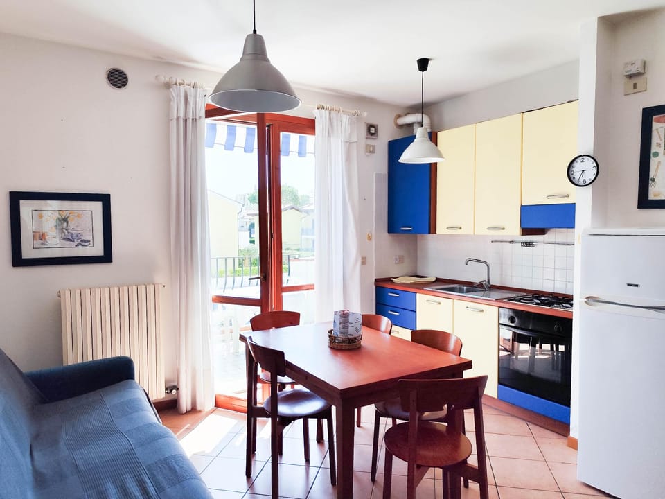 Bright apartment with pool Hotel in Lido di Jesolo