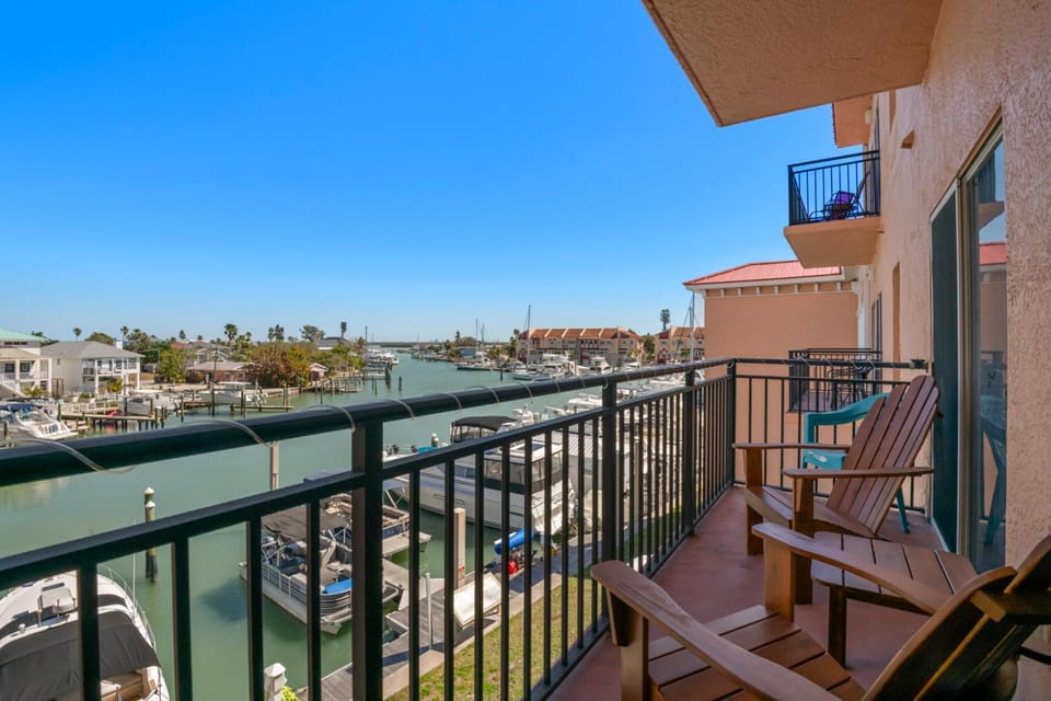 Madeira Bay Resort Apartment hotel in Madeira Beach