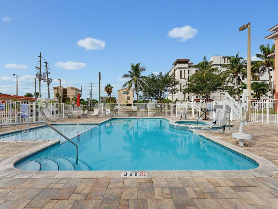 Madeira Bay Resort Apartment hotel in Madeira Beach