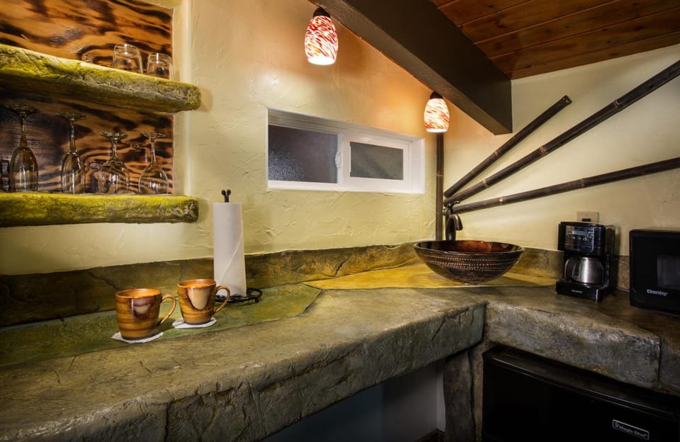 Chalet Kilauea Lodge in Volcano