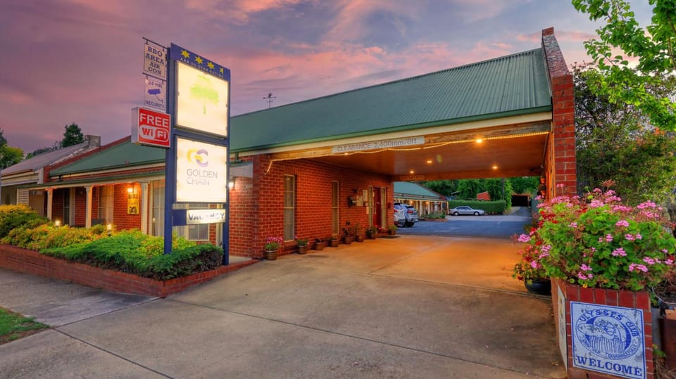 Elms Motor Inn Motel in Tumut