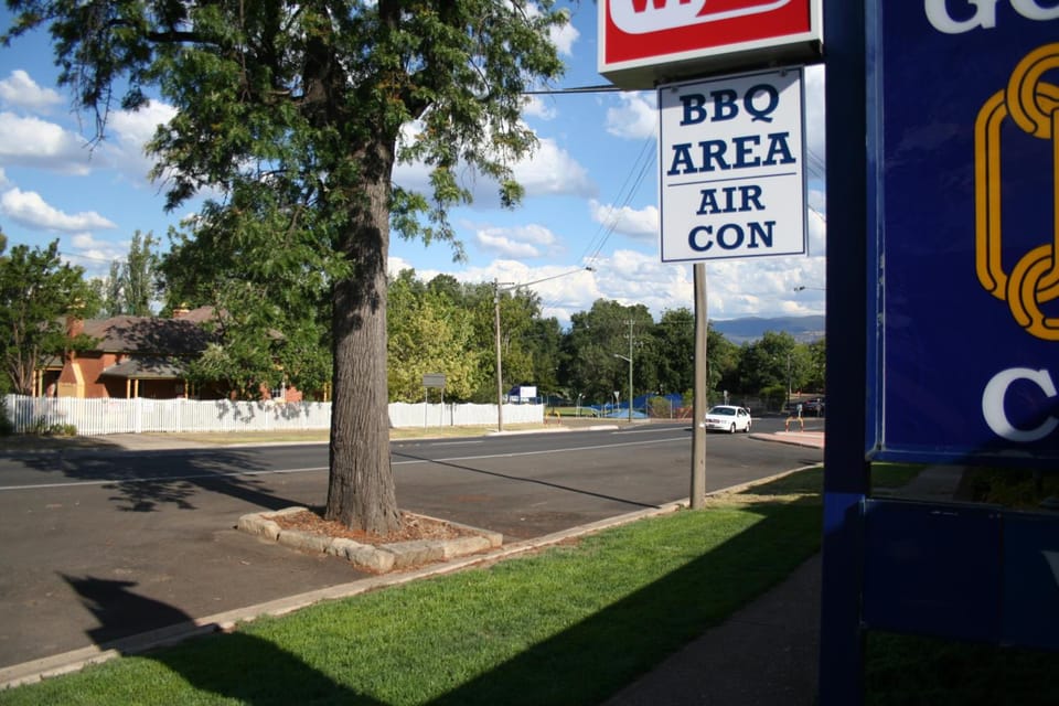 Elms Motor Inn Motel in Tumut