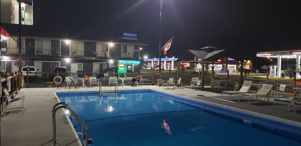 Swimming pool